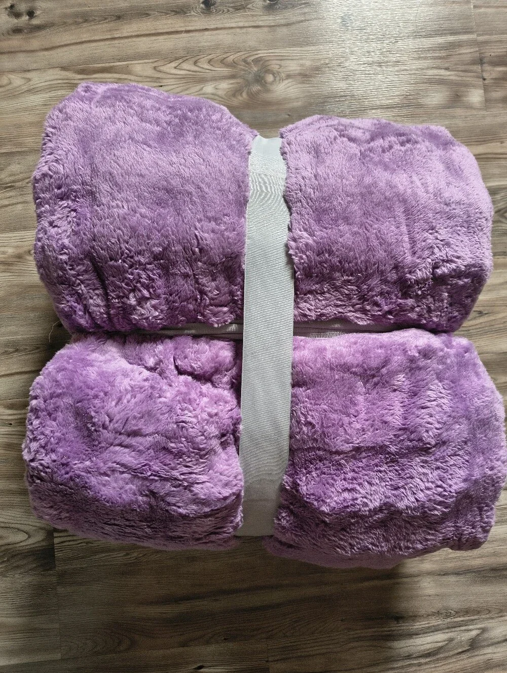 AKMI Textiles King Sized Soft Blanket in Lavender